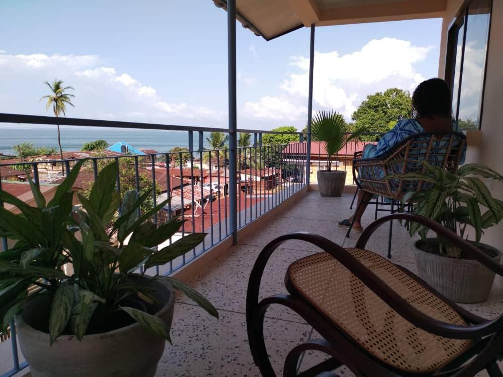Cole Street Guesthouse Freetown Dış mekan fotoğraf